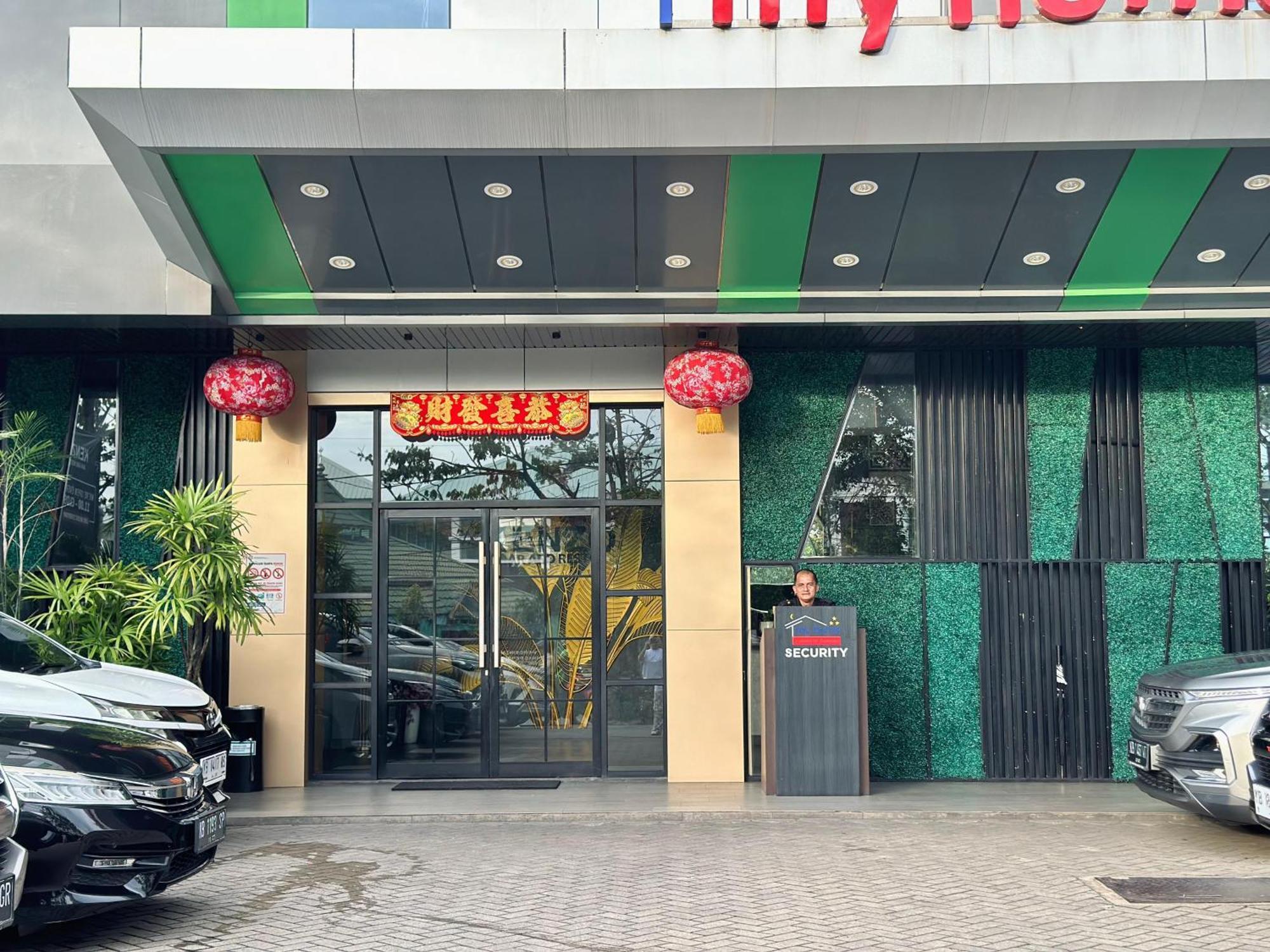 My Home Hotel Pontianak Zewnętrze zdjęcie
