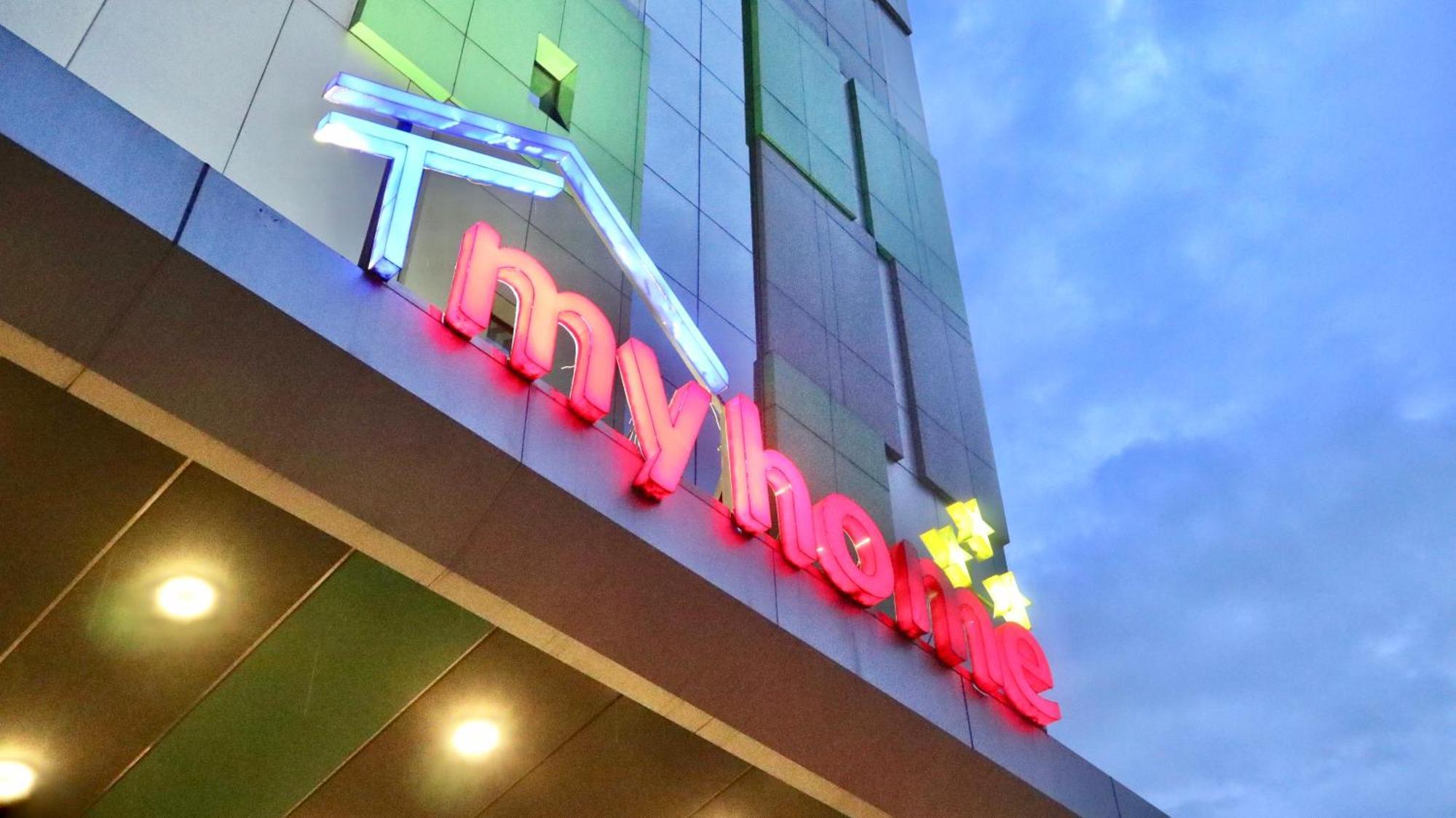 My Home Hotel Pontianak Zewnętrze zdjęcie